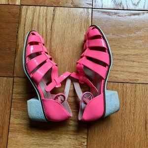 Pink sandals. Brand: Mellow Yellow.
